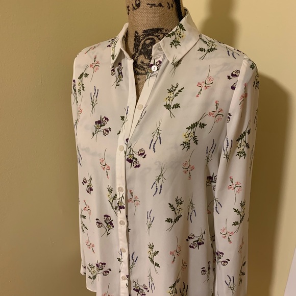 🌿Floral Button down - Picture 6 of 7